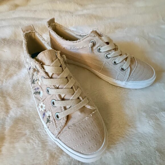 Blowfish embroidered sneakers women's size 9 New without tags - Picture 1 of 8